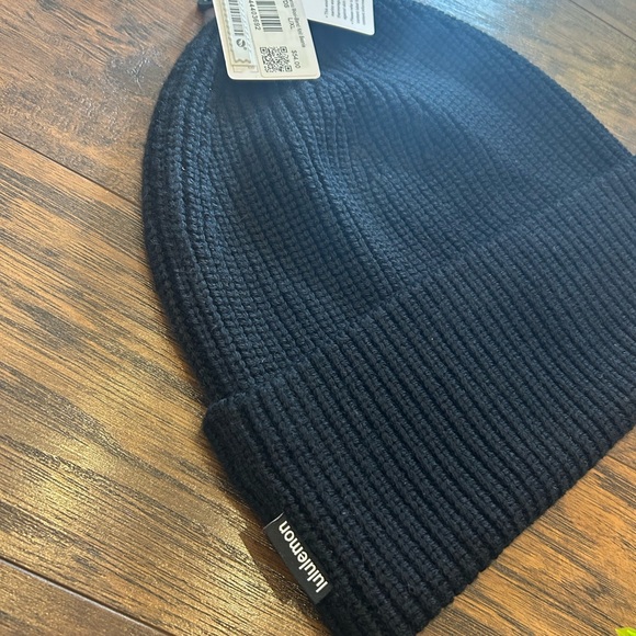 NWT LULULEMON Ribbed Merino Wool Blend Knit Beanie Black L/XL Mens - Picture 2 of 4